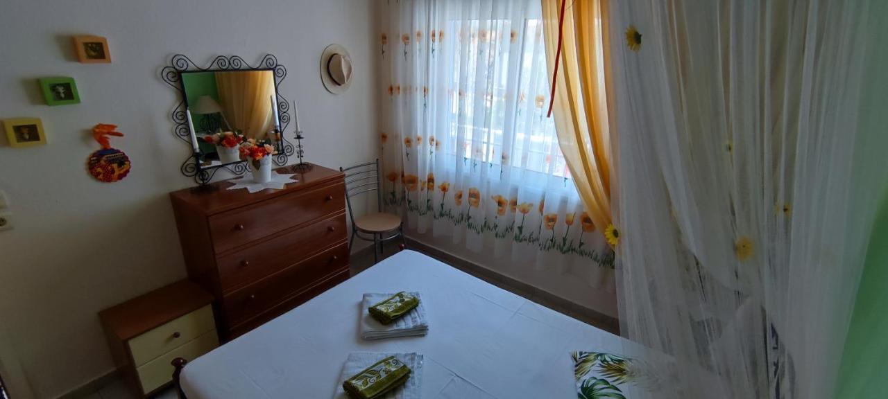 Sunflower Apartment Néa Péramos Kültér fotó